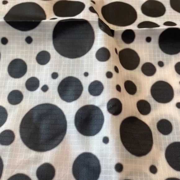 LAST 1-YAYOI KUSAMA LARGE CLASSIC BLACK AND WHITE DOTTED SHOPPER - Picture 8 of 8
